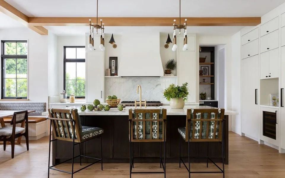 Custom vanity cabinet