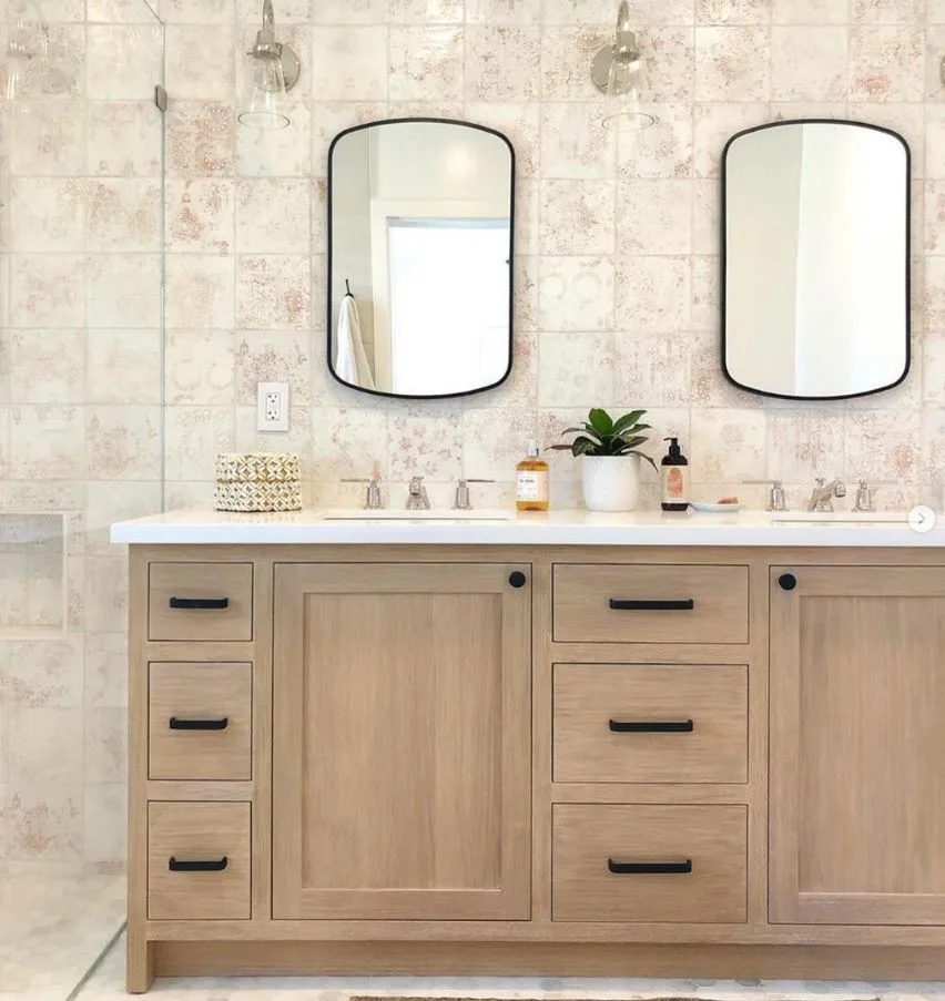 Cabinet hardware detail